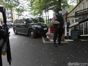 Antisipasi Serangan, Polres Jakarta Selatan Dijaga Ketat Antisipasi Serangan, Polres Jakarta Selatan Dijaga Ketat