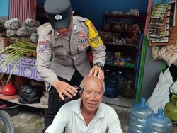 Kisah Polisi di Cemagi Badung Buka Jasa Cukur Rambut Gratis untuk Lansia