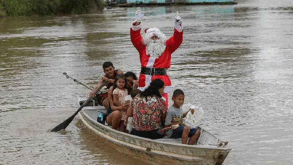 Bukan Rusa, Ini Kendaraan Santa-santa di Berbagai Belahan Dunia
