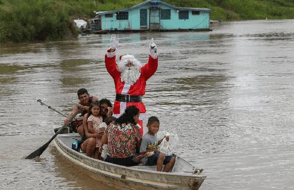 Bukan Rusa, Ini Kendaraan Santa-santa di Berbagai Belahan Dunia