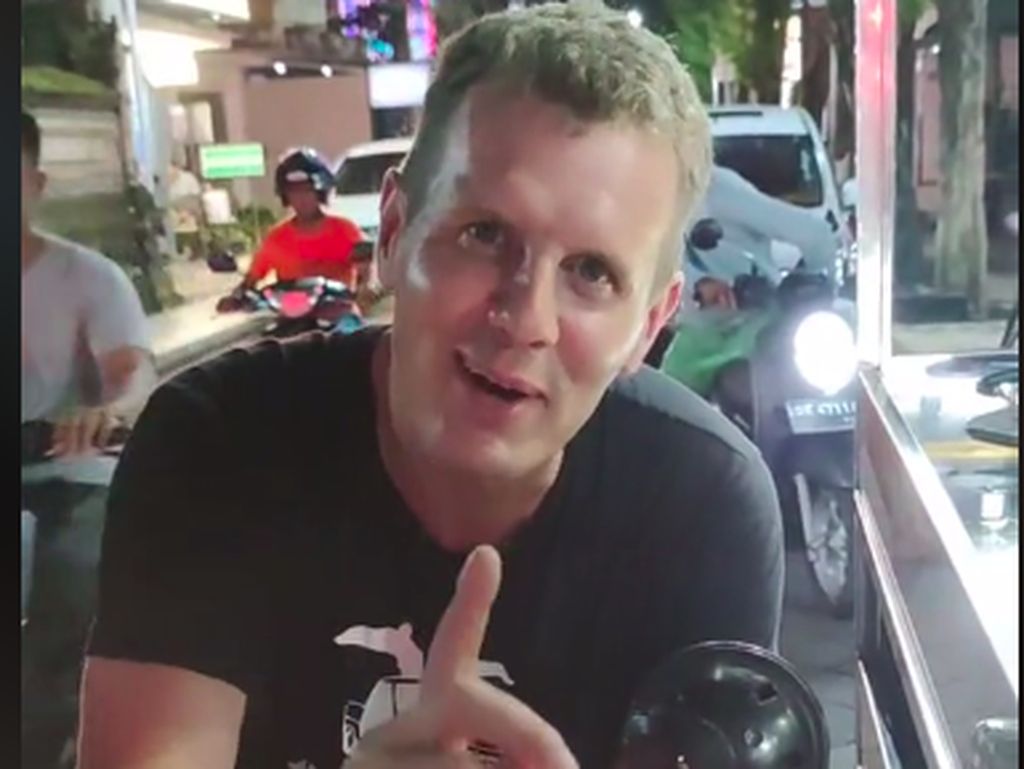 Bule Inggris Jualan Burger Ditahan di Rudenim Denpasar