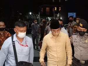 Ditangkap di Jatim, Bupati Bangkalan Tiba di Gedung KPK Ditangkap di Jatim, Bupati Bangkalan Tiba di Gedung KPK