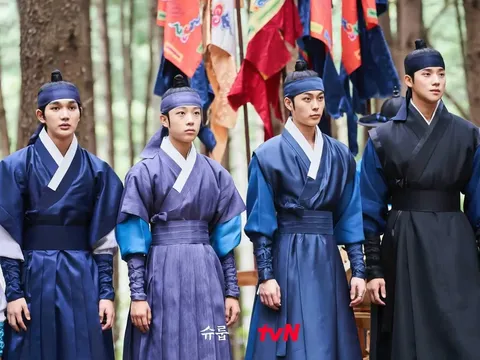 Drama Korea Under the Queen's Umbrella (2022) Drama Korea Under the Queen's Umbrella (2022)