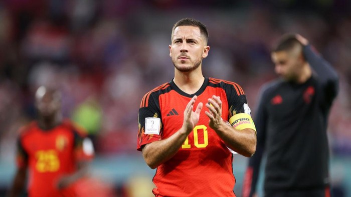 DOHA, QATAR - DECEMBER 01: Eden Hazard of Belgium applauds the fans after their sides elimination from the tournament during the FIFA World Cup Qatar 2022 Group F match between Croatia and Belgium at Ahmad Bin Ali Stadium on December 01, 2022 in Doha, Qatar. (Photo by Michael Steele/Getty Images)