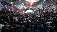 Warga menyaksikan pertandingan antara Maroko dan Spanyol dalam gelaran Piala Dunia Qatar 2022 di Kota Gaza, Palestina, Selasa (6/12/2022).  