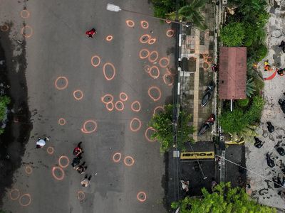 Foto Udara Olah TKP Bom Bunuh Diri di Polsek Astana Anyar Bandung