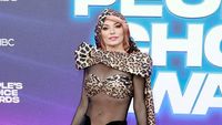 Adu Gaya Seksi 7 Artis di Red Carpet Peoples Choice Awards