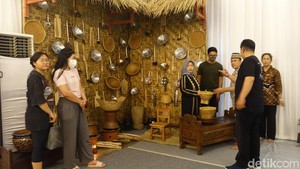 Ada Perpaduan Busana Adat Jogja dan Solo di Midodareni Kaesang-Erina