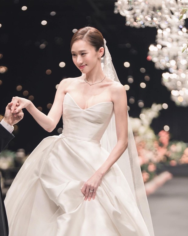 Go Sung Hee gaun pengantin Korea 2022