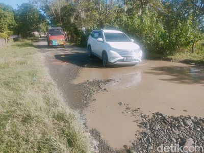Potret Jalan Rusak Parah di Wajo yang Bikin Warga Tagih Janji Gubernur Sulsel