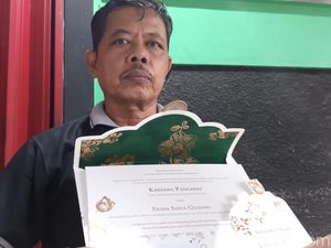 Pedagang Hik Tetangga Jokowi Dapat Undangan Pernikahan Kaesang-Erina Pedagang Hik Tetangga Jokowi Dapat Undangan Pernikahan Kaesang-Erina