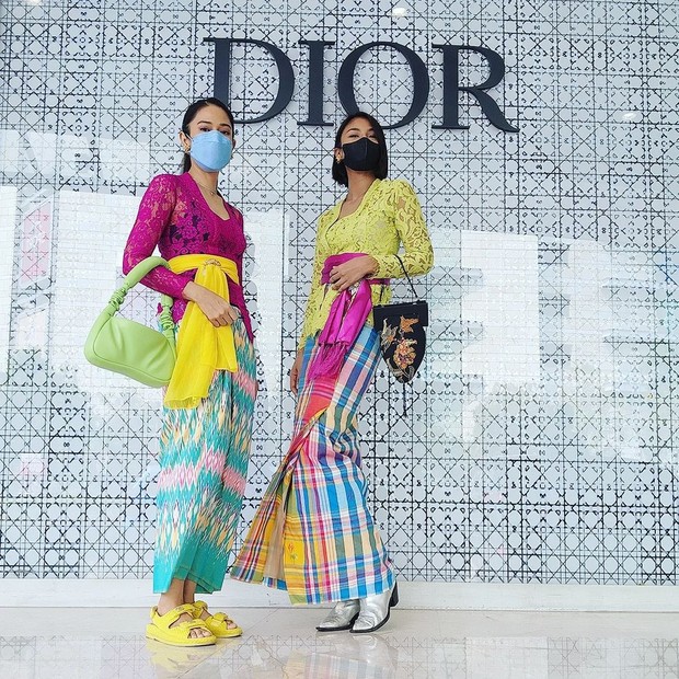 Kebaya Brokat/Foto: Instagram/@therealdisastr OOTD kebaya sehari-hari ala Dian Sastrowardoyo