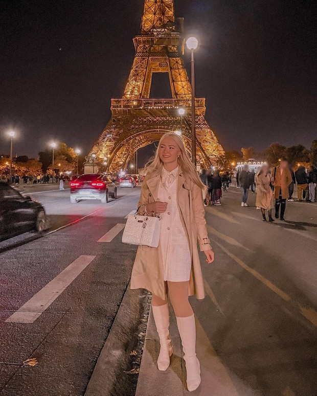 Kenakan trench coat dengan earth tone/Sumber: IG @mmariarautio