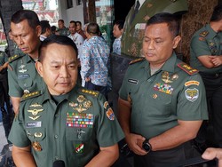 KSAD Dudung Jenguk Doni Monardo di RS, Doakan Kesembuhan