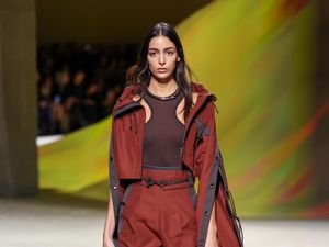 10 Koleksi Busana Hermes Spring/Summer 2023, Didominasi Warna Earth Tone