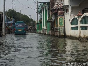 Jalan-Rumah di Desa Purworejo Demak Banjir Rob, Warga: Langganan