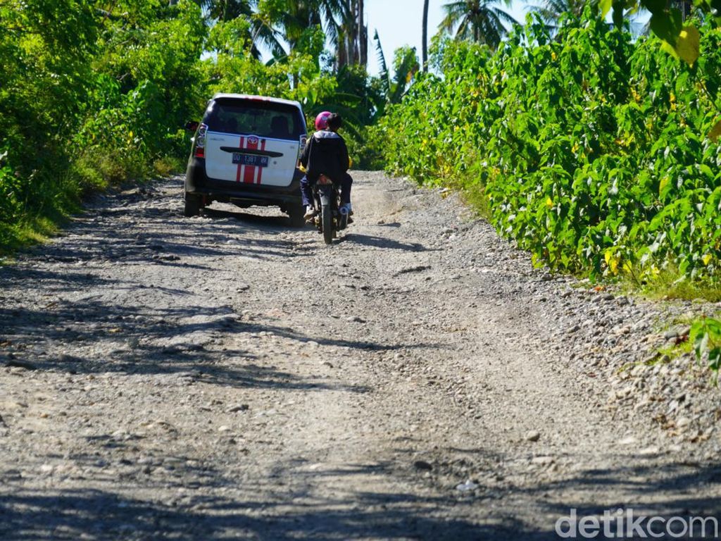 Janji Camidu Gubernur Sulsel Perbaiki Jalan Rusak di Wajo Ditagih Warga Janji Camidu Gubernur Sulsel Perbaiki Jalan Rusak di Wajo Ditagih Warga