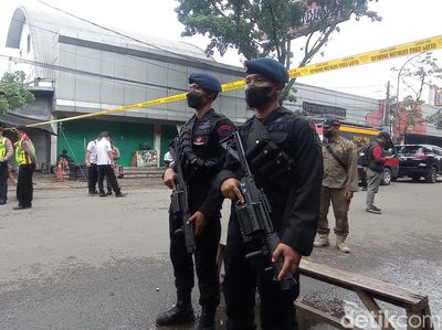 Suasana Pascaledakan Bom Bunuh Diri di Polsek Astana Anyar
