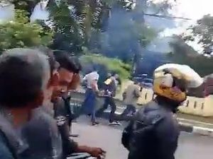 Kepanikan Warga Saat Ledakan di Polsek Astana Anyar Bandung Kepanikan Warga Saat Ledakan di Polsek Astana Anyar Bandung