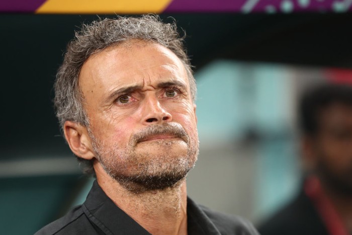 Luis Enrique AL RAYYAN, QATAR - DECEMBER 06: Luis Enrique the head coach / manager of Spain during the FIFA World Cup Qatar 2022 Round of 16 match between Morocco and Spain at Education City Stadium on December 6, 2022 in Al Rayyan, Qatar. (Photo by James Williamson - AMA/Getty Images)