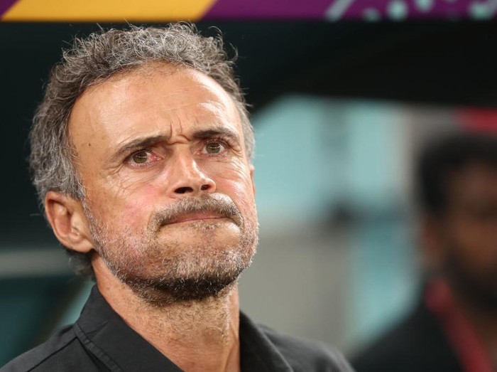 AL RAYYAN, QATAR - DECEMBER 06: Luis Enrique the head coach / manager of Spain during the FIFA World Cup Qatar 2022 Round of 16 match between Morocco and Spain at Education City Stadium on December 6, 2022 in Al Rayyan, Qatar. (Photo by James Williamson - AMA/Getty Images)