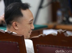 Hakim Tanya Status Bripka Ricky Rizal: Masih Aktif Atau Sudah Dipecat?