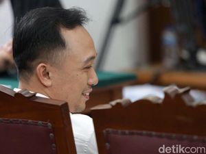Hakim Tanya Status Bripka Ricky Rizal: Masih Aktif Atau Sudah Dipecat? Hakim Tanya Status Bripka Ricky Rizal: Masih Aktif Atau Sudah Dipecat?