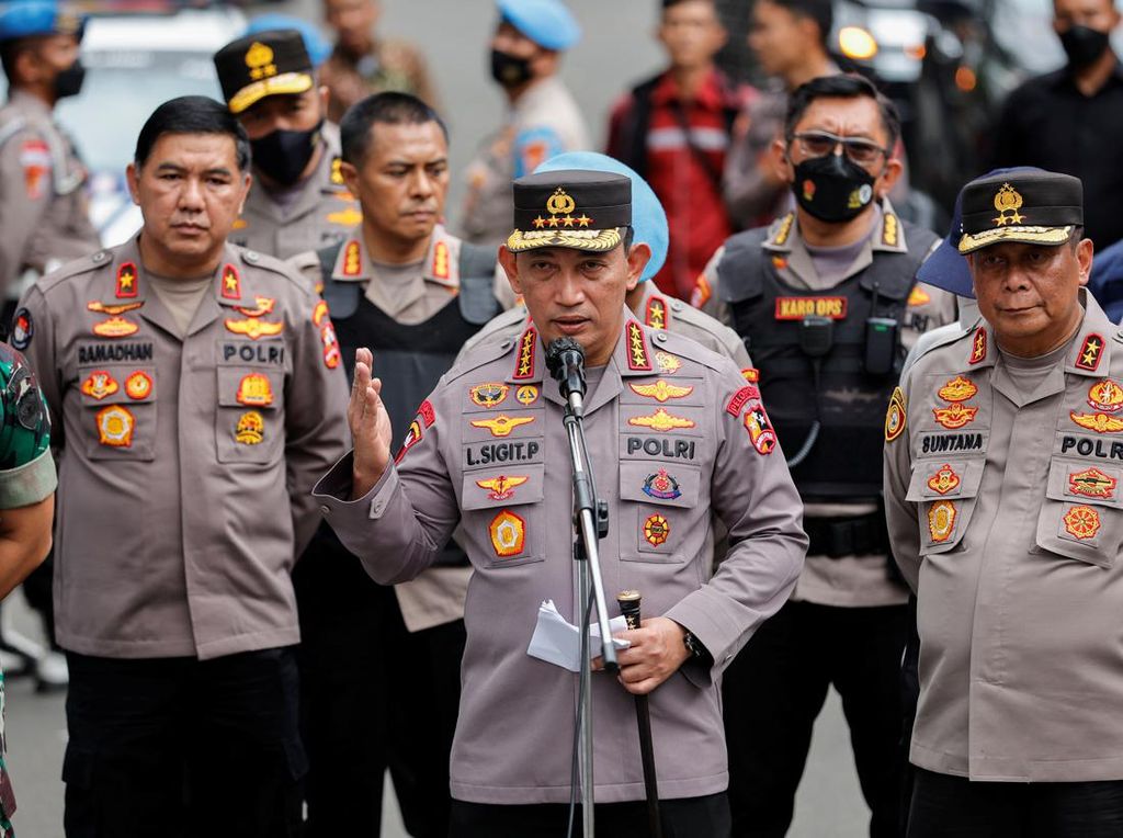 Kapolri: 25 Tersangka Kasus Bom Astana Anyar Ditangkap, Jaringan JAD Kapolri: 25 Tersangka Kasus Bom Astana Anyar Ditangkap, Jaringan JAD