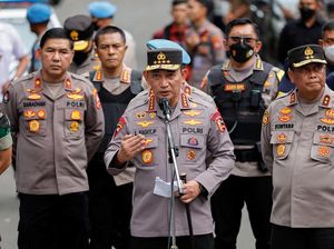 Momen Kapolri Ungkap Pelaku Bom Bunuh Diri Polsek Astana Anyar Momen Kapolri Ungkap Pelaku Bom Bunuh Diri Polsek Astana Anyar