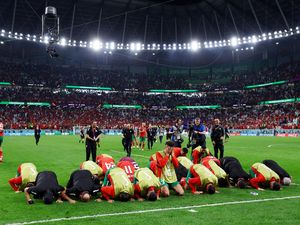 Tata Cara Sujud Syukur dan Bacaannya Tata Cara Sujud Syukur dan Bacaannya