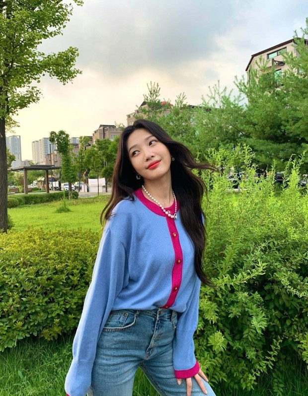 Outfit dengan Celana Jeans ala Joy Red Velvet/Foto: Instagram.com/_imyour_joy