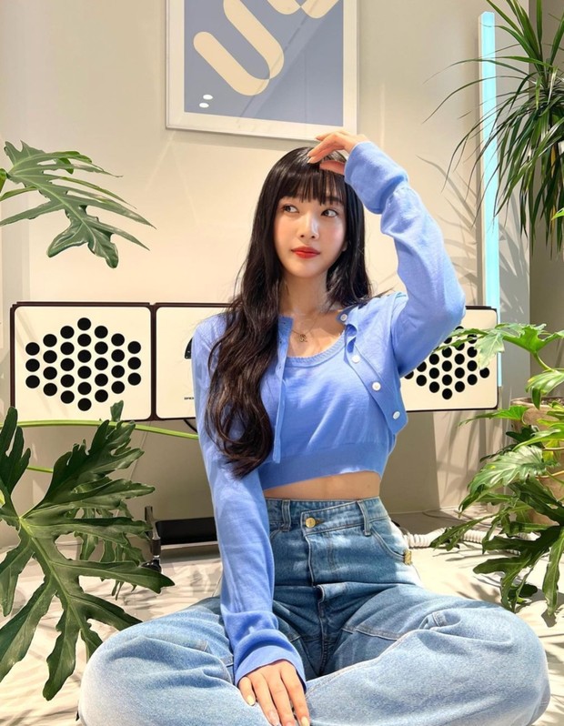 Outfit dengan Celana Jeans ala Joy Red Velvet/Foto: Instagram.com/_imyour_joy