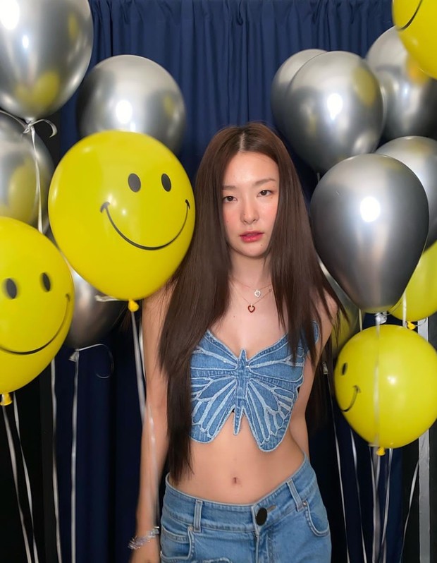 Outfit Serba Denim ala Member Red Velvet/Foto: Instagram.com/hi_sseulgi