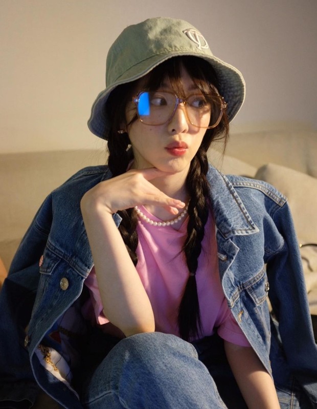 Outfit Serba Denim ala Member Red Velvet/Foto: Instagram.com/renebaebae