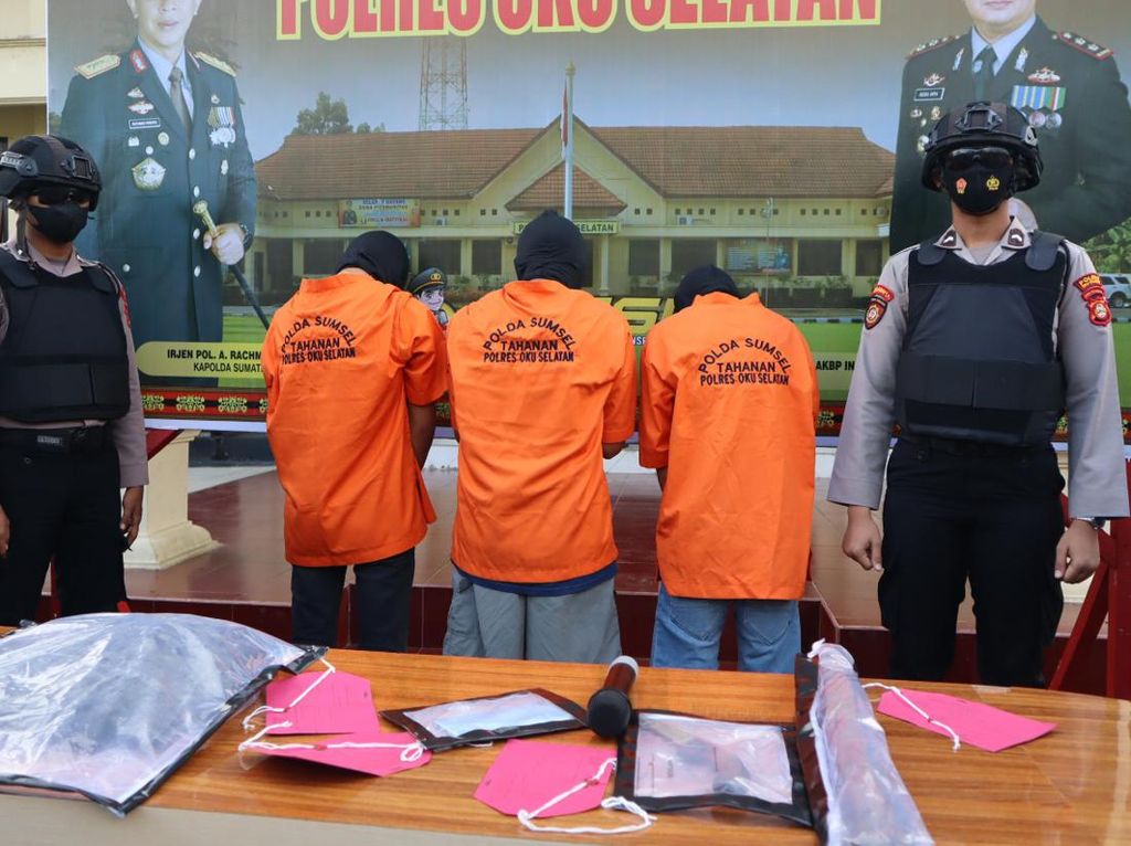 Pelajar SMP di Sumsel Tewas Dimutilasi, 3 Pelaku Ditangkap Pelajar SMP di Sumsel Tewas Dimutilasi, 3 Pelaku Ditangkap