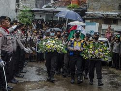 Cerita Evakuasi Aiptu Sofyan dari TKP Bom Bandung, Sempat Muntah Darah Cerita Evakuasi Aiptu Sofyan dari TKP Bom Bandung, Sempat Muntah Darah