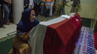 Foto-foto Pemakaman Polisi Korban Bom Bunuh Diri di Astana Anyar