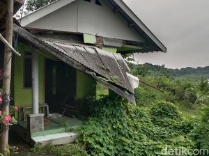 Cerita Warga Indramayu Tinggal di Lokasi Rawan Tanah Bergerak Cerita Warga Indramayu Tinggal di Lokasi Rawan Tanah Bergerak