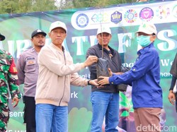 Banyuwangi Galakkan Penanaman Cemara Gunung Bersama Unair