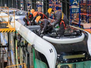 Pernah Lihat Kereta Pintar? Nih Penampakan Pabriknya Pernah Lihat Kereta Pintar? Nih Penampakan Pabriknya