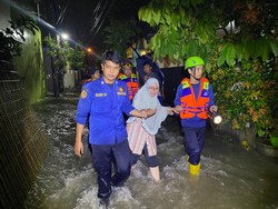 Perum Vila Pertiwi Depok Sempat Banjir 1 Meter, Air Mulai Surut