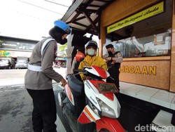 Bom Bunuh Diri di Bandung, Polisi Blitar Pakai Metal Detector di Pos Jaga