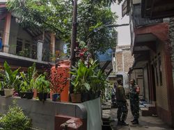 Rumah Pelaku Bom Bunuh Diri di Polsek Astana Anyar Dijaga TNI