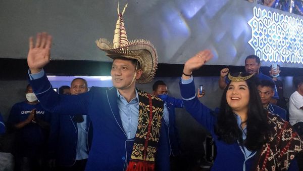 Saat AHY Sapa Ribuan Penggemarnya di NTT