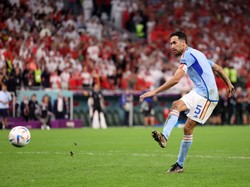 Sergio Busquets gagal tembakannya bisa ditepis Bonou.