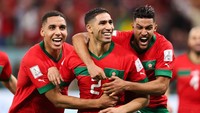 Hakimi memastikan Maroko ke perempatfinal saat panenkanya mengecoh Simon.
