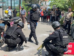 Geger Rocket Parachute Flares Misterius Jatuh dan Meledak di Batam