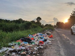 Tumpukan Sampah Muncul di Pekanbaru Akibat Lambat Diangkut