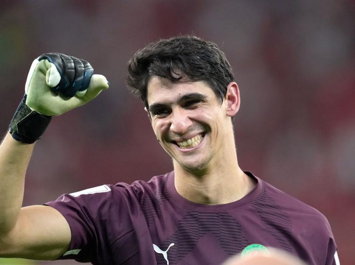 AL RAYYAN, QATAR - DECEMBER 06: Yassine Bounou of Morocco celebrates for the victory ,during the FIFA World Cup Qatar 2022 Round of 16 match between Morocco and Spain at Education City Stadium on December 6, 2022 in Al Rayyan, Qatar. (Photo by MB Media/Getty Images)