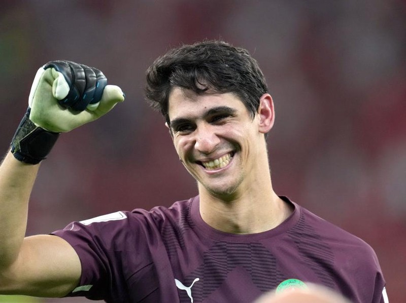 AL RAYYAN, QATAR - DECEMBER 06: Yassine Bounou of Morocco celebrates for the victory ,during the FIFA World Cup Qatar 2022 Round of 16 match between Morocco and Spain at Education City Stadium on December 6, 2022 in Al Rayyan, Qatar. (Photo by MB Media/Getty Images)